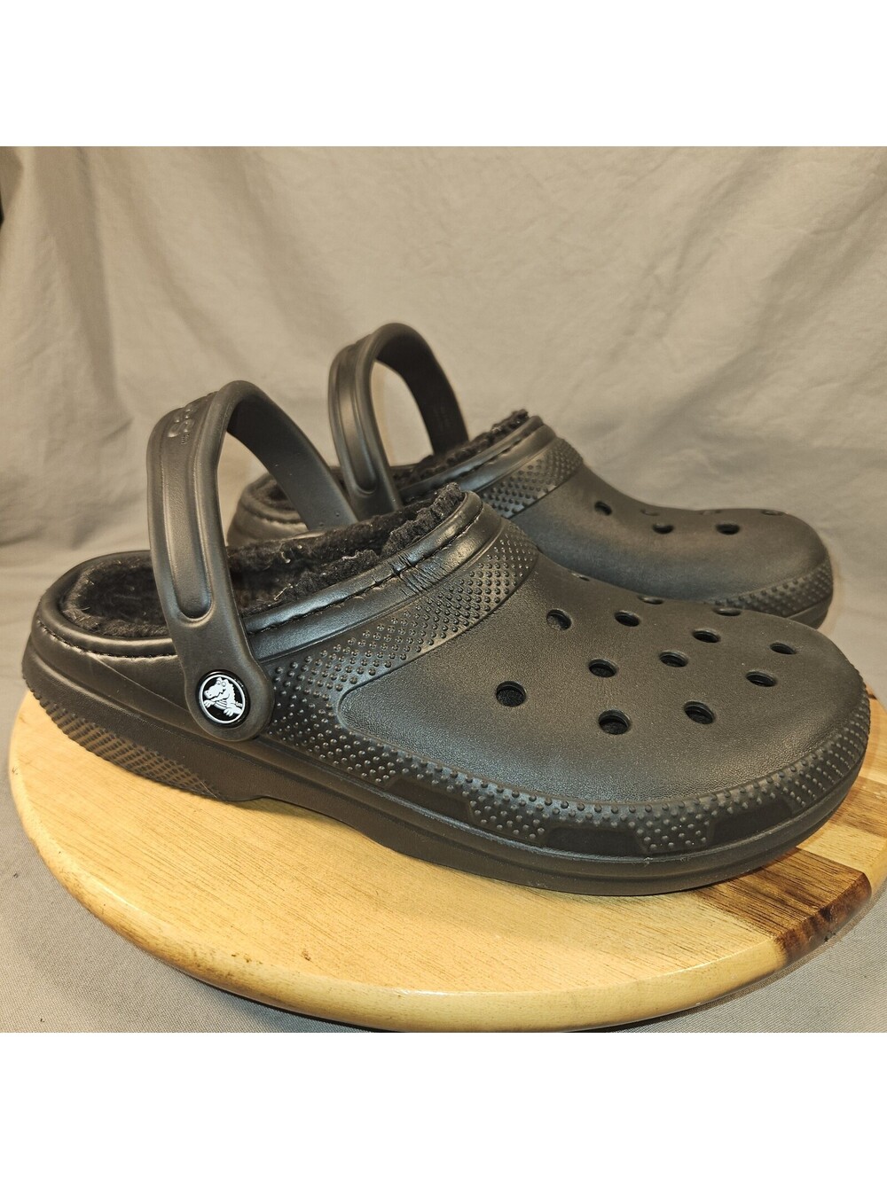 Crocs Mens 7M Womens 9M Baya Black Fuzzy Fur Lined Slip On Clog Mule Sandals